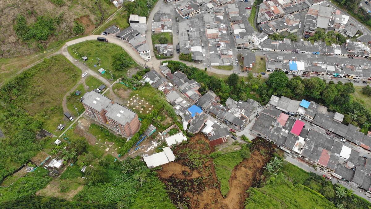 Varias viviendas fueron sepultadas en Chinchiná por un deslizamiento de tierra