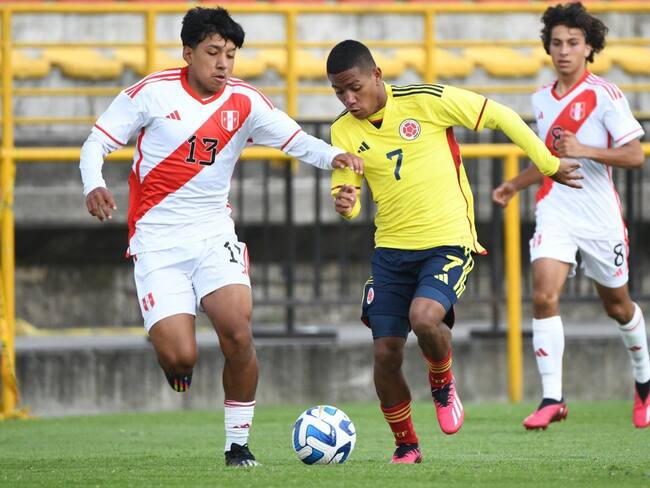 Selección Colombia Sub-17 en amistoso con Perú / @FCFSeleccionCol