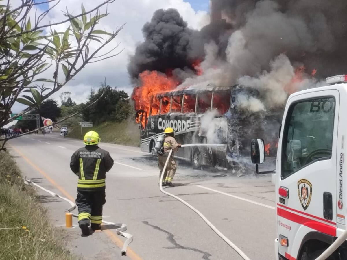 Increíble, no dejaron pasar máquinas de bomberos en peaje de la BTS en medio de emergencia