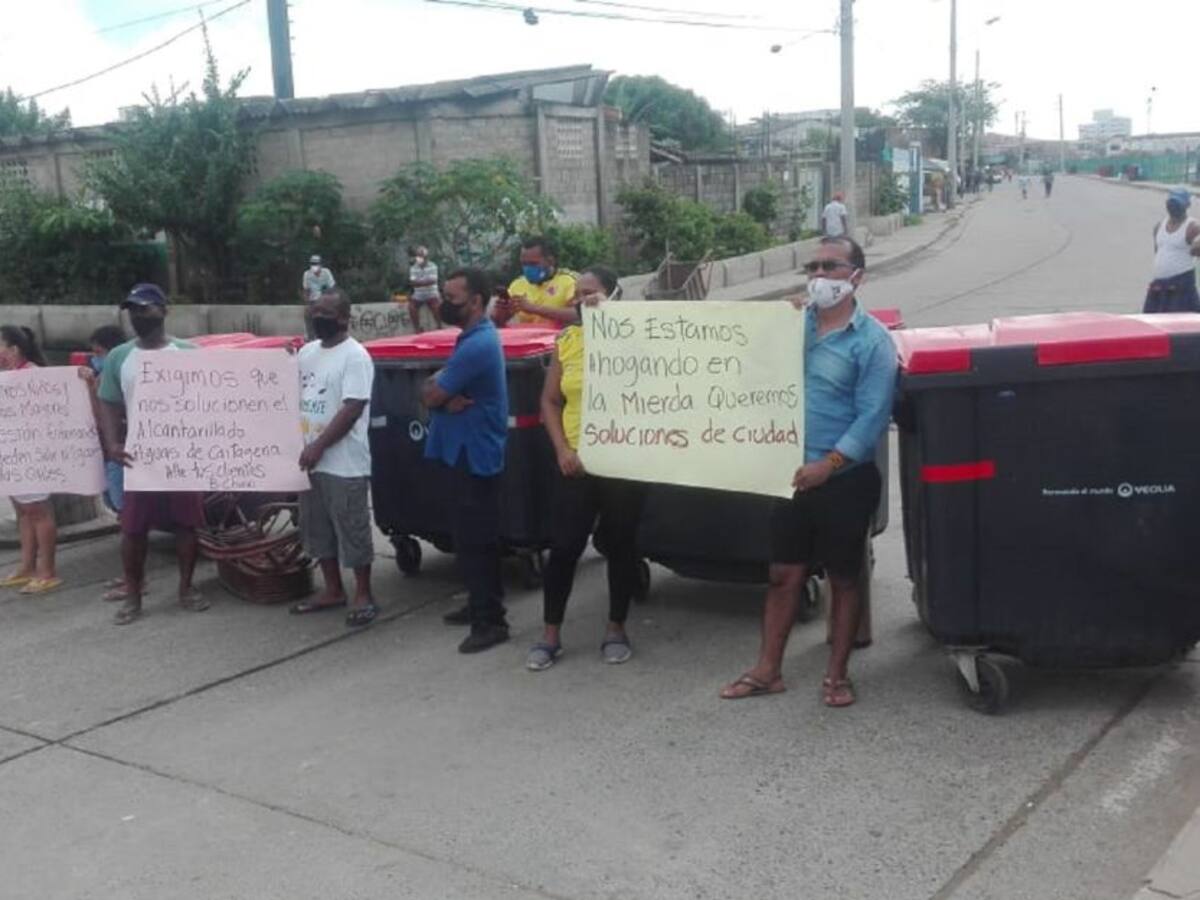 Habitantes del Barrio Chino en Cartagena bloquean la Avenida del Lago