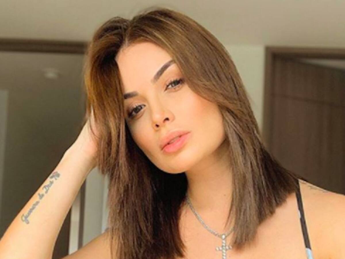 Sara Uribe responde a usuario que le dijo "si no se desnuda no vende"