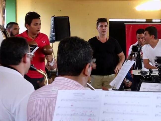 Juanes presenta su canción Odio por Amor con ritmos bumangueses