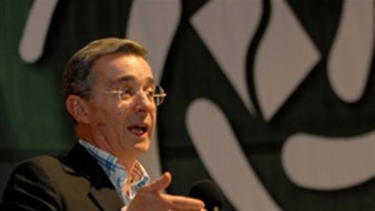 El presidente Álvaro Uribe denuncia conspiración criminal contra el Estado