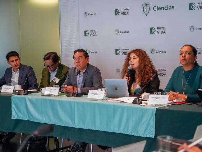 En la sesión se aprobaron $541.416'137.610 en proyectos que impulsarán la investigación. Foto | @MincienciasCo