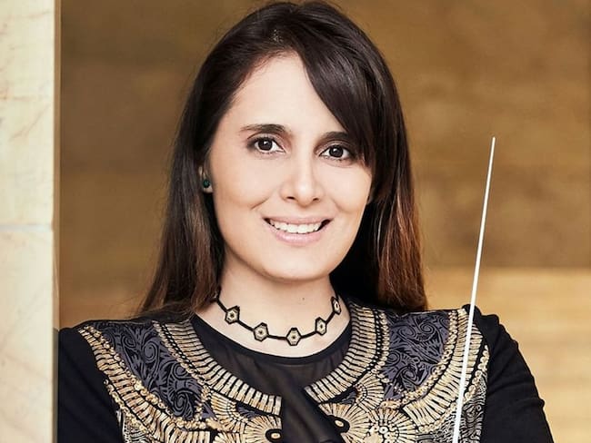 “Para mí es un orgullo ser la primera colombiana en dirigir esta orquesta”