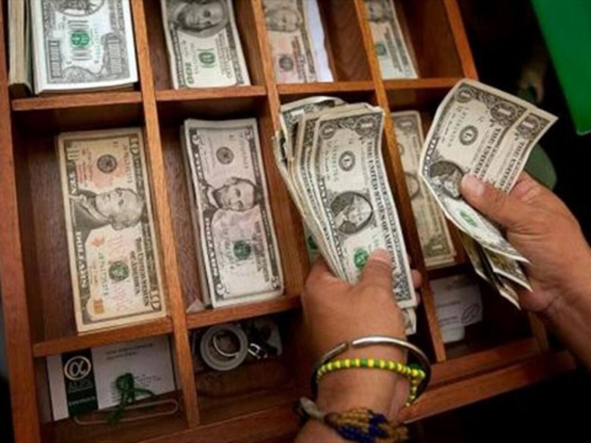 El dólar ya supera los 2.500 pesos en el mercado colombiano