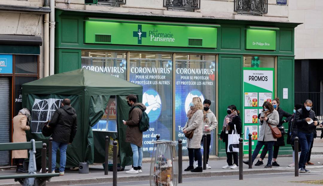 Toma de pruebas contra el coronavirus en Francia.   Foto: Getty 