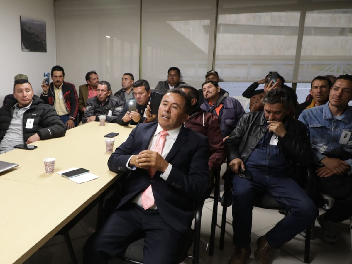Gobierno y maestros de obra dialogan para construir colectores de agua lluvia en Bogotá
