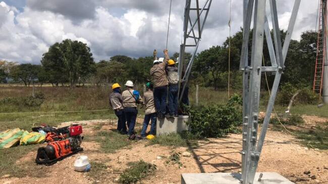 Mantenimiento de Cens a Torre de energía afectada