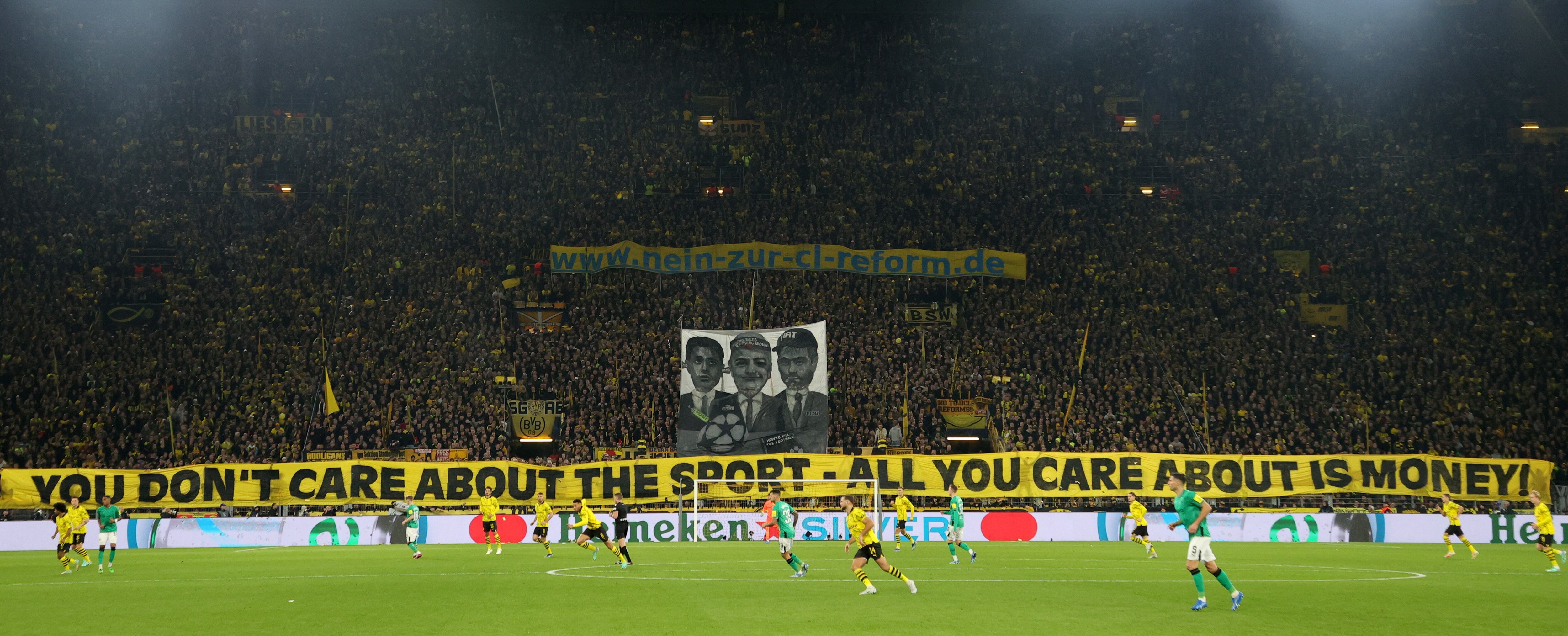 Dortmund (Germany), 07/11/2023.- Dortmund fans hold a transparent to protest against the planned UEFA Champions League reform during the UEFA Champions League group F soccer match between Borussia Dortmund and Newcastle United in Dortmund, Germany, 07 November 2023. (Protestas, Liga de Campeones, Alemania, Rusia) EFE/EPA/FRIEDEMANN VOGEL