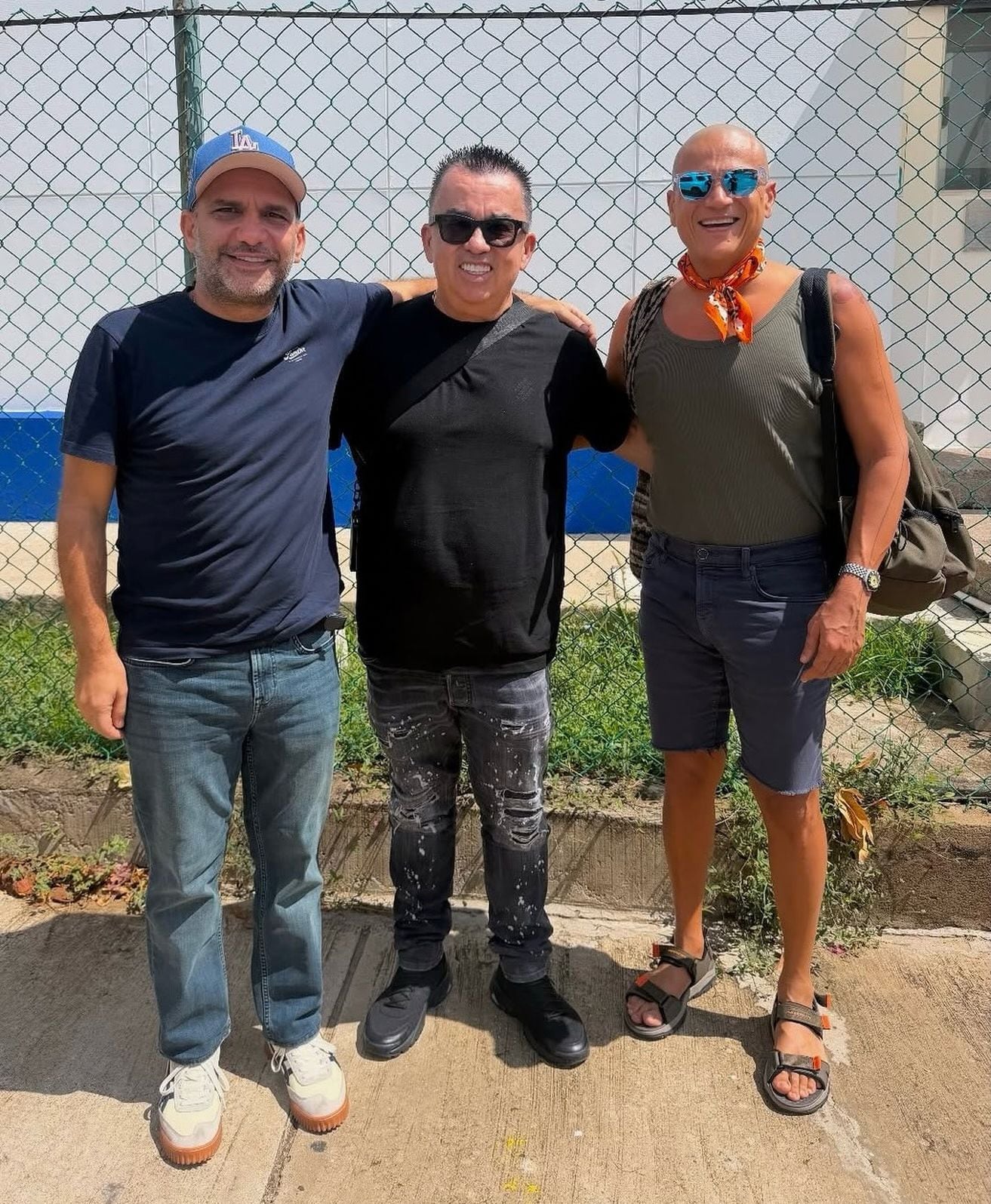 Diomar Garcia (centro) con Silvestre Dangond (derecha). Foto vía Instagram @diomargarcia1
