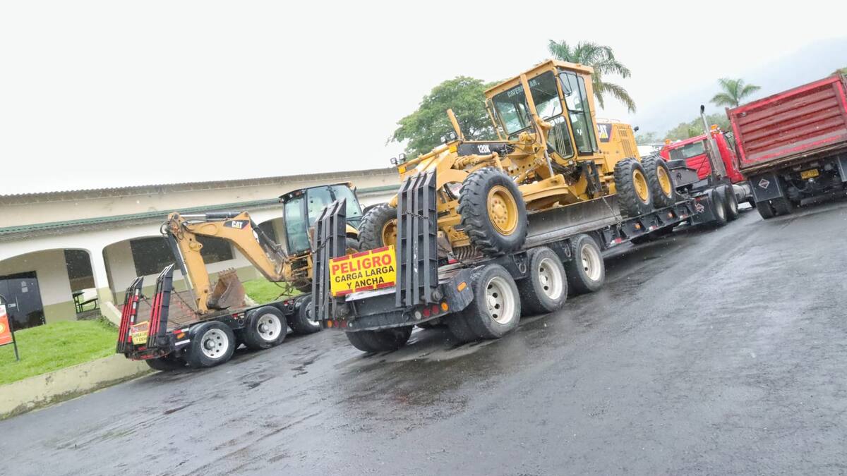 Comienza traslado de maquinaria del Ejército para atender vías de evacuación en Tolima