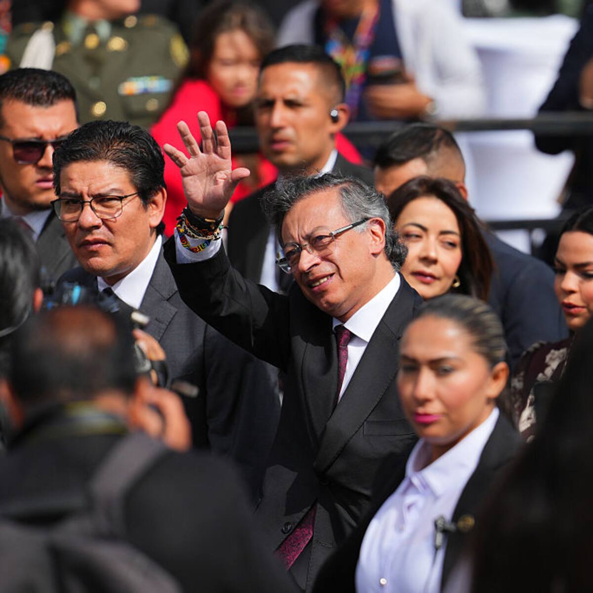 Fuerza pública no debe participar en política: Petro sobre salida de cúpula durante discurso