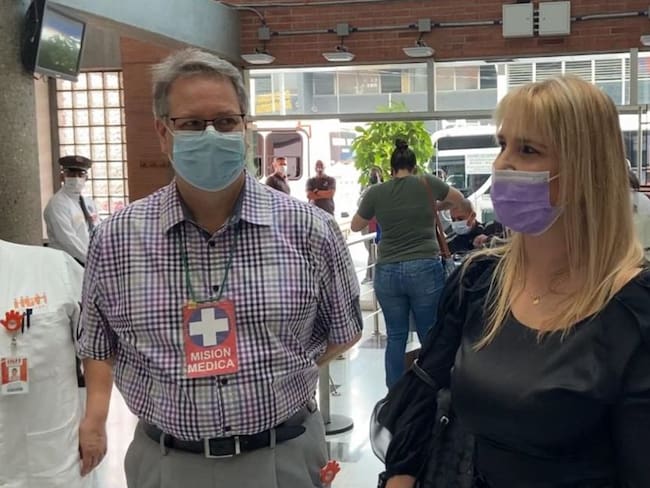 Médica de Medellín recuperada del COVID-19 retornó a sus labores