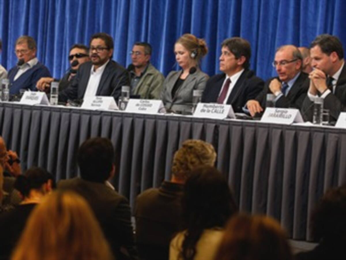 Ninguno de los candidatos presidenciales tiene experiencia en paz: Santos