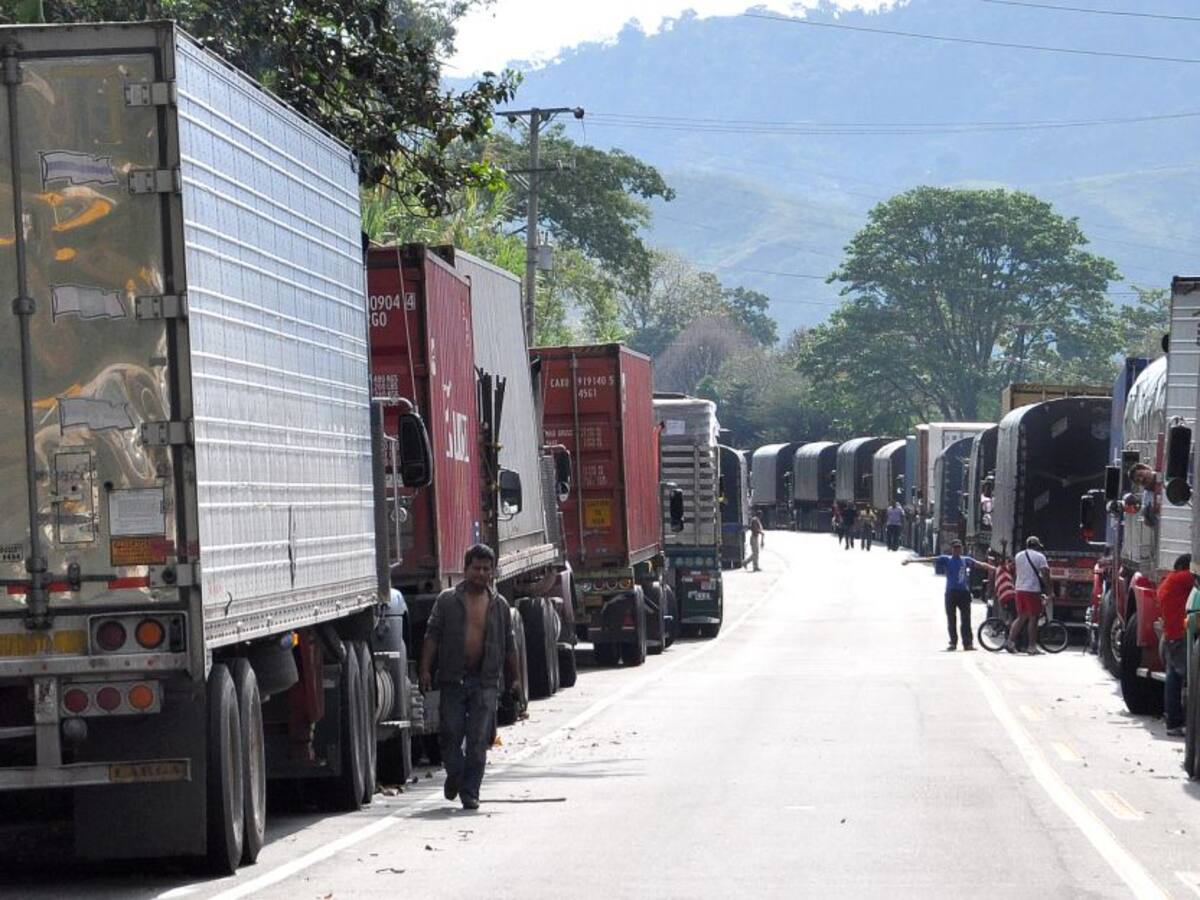 Protestantes bloquean vía Medellín Costa Caribe