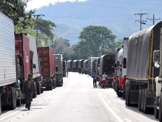 Protestantes bloquean vía Medellín Costa Caribe
