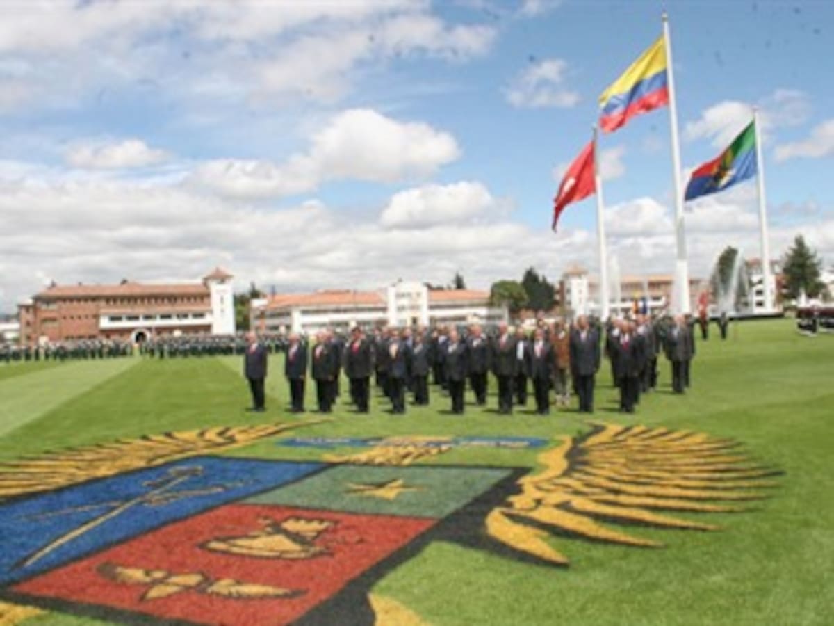 Militares en retiro niegan que estén promoviendo un golpe de Estado contra el presidente Santos