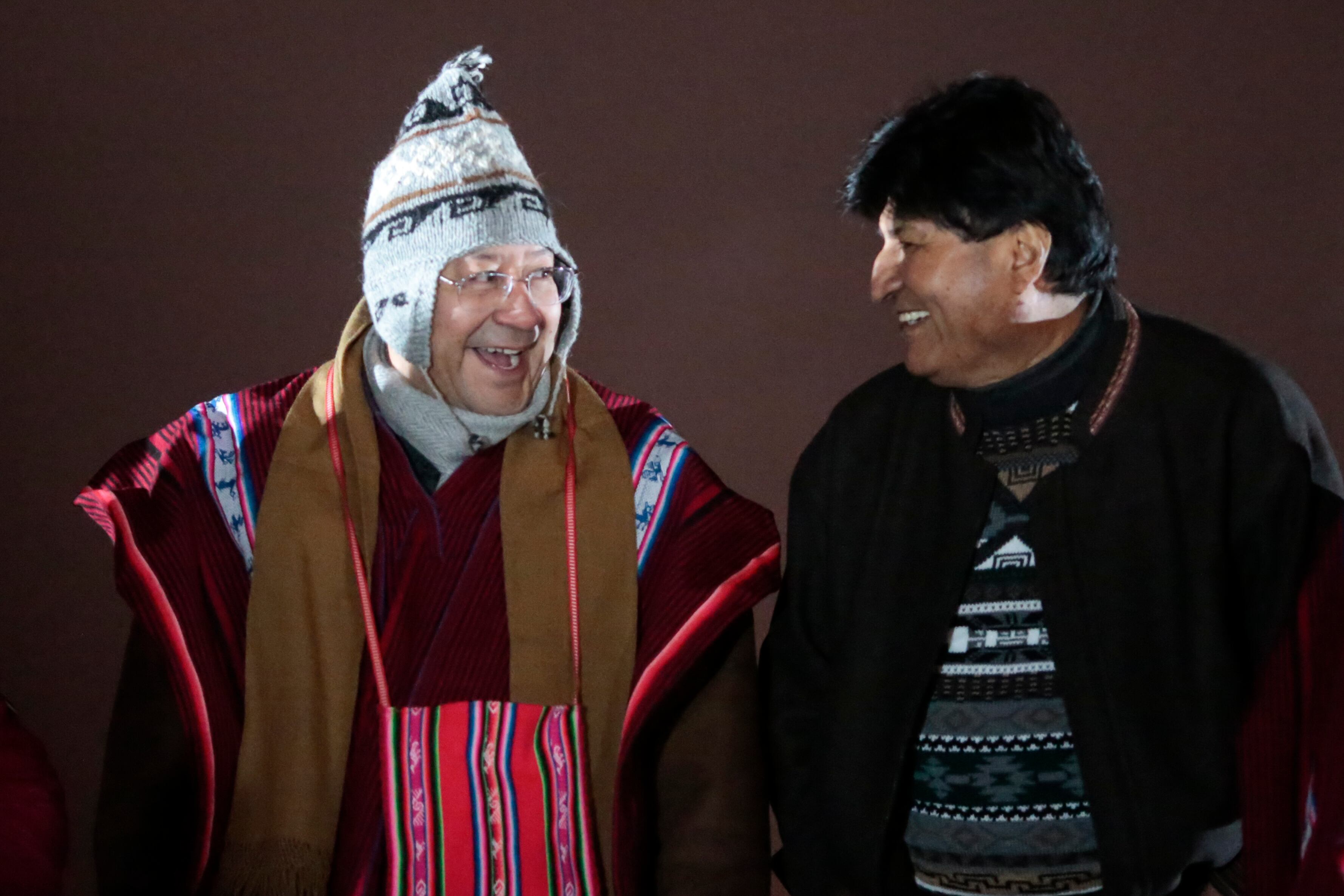 El expresidente Evo Morales (d) dijo que dejaba su partido porque era una “cáscara” sin principios dirigida por su anterior pupilo y ahora enemigo político, el presidente Luis Arce (i). 
(Foto: Gaston Brito Miserocchi/Getty Images)