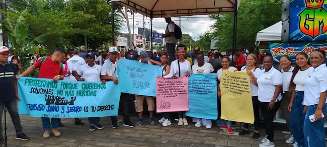 Protesta de Agrícola El Retiro por vinculaciones de Forjando Futuro con Chiquita Brands. Foto: Cortesía.