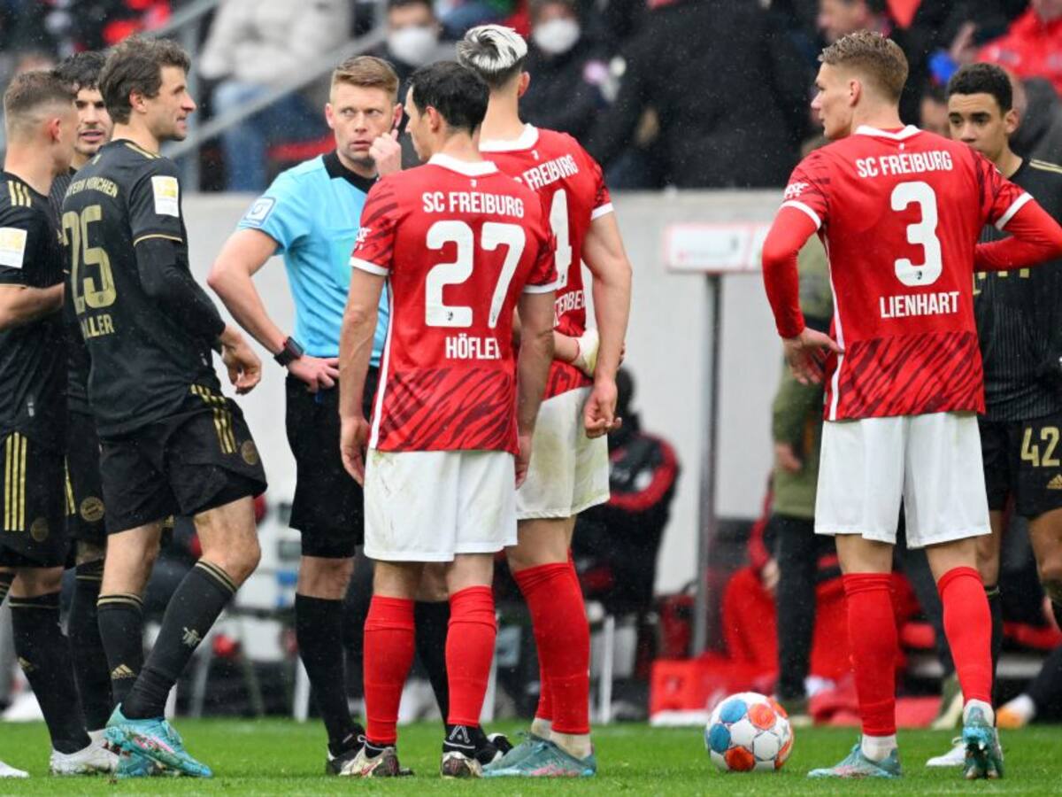 Bayern Munich juega con 12 ante Friburgo y la victoria está en peligro