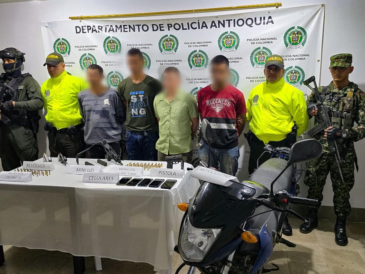 Capturados. Foto: Ejército Nacional.