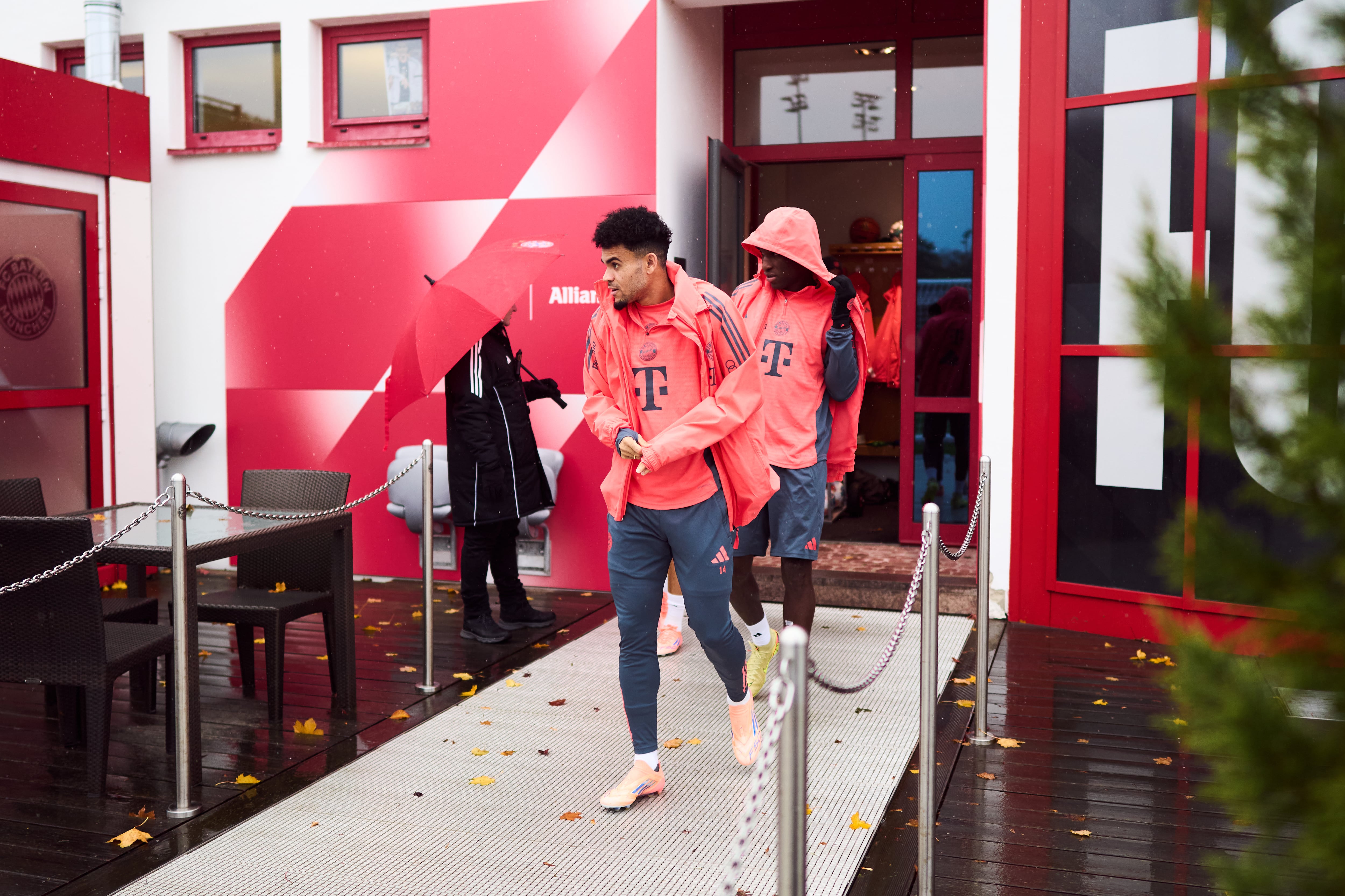 Luis Díaz durante las sesiones de entrenamiento previo al juego de Copa de Alemania. (Photo by N. Klemt/FC Bayern via Getty Images)