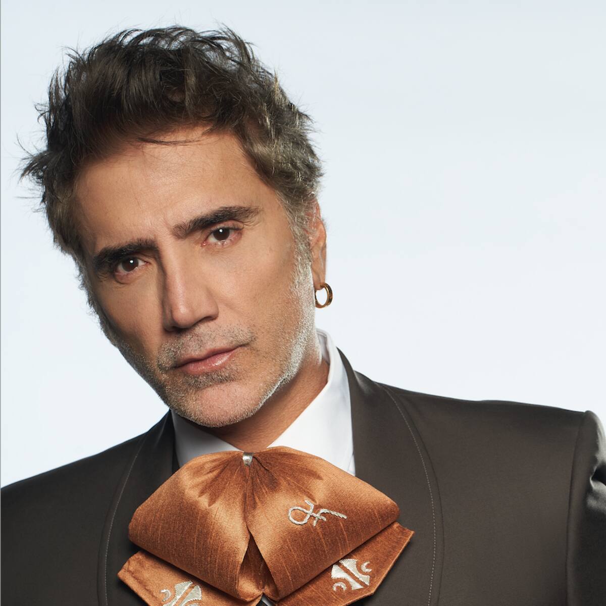 ALEJANDRO FERNÁNDEZ lanza la edición Deluxe de su aclamado álbum 'TE LLEVO EN LA SANGRE'