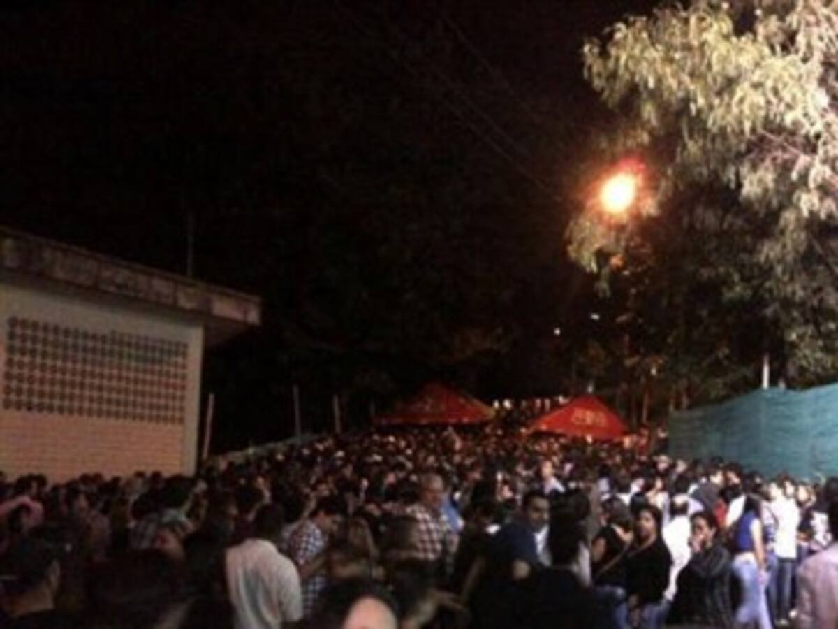 Denuncian que varias personas con boleta no pudieron ingresar al concierto de Vicente Fernandez en Medellín