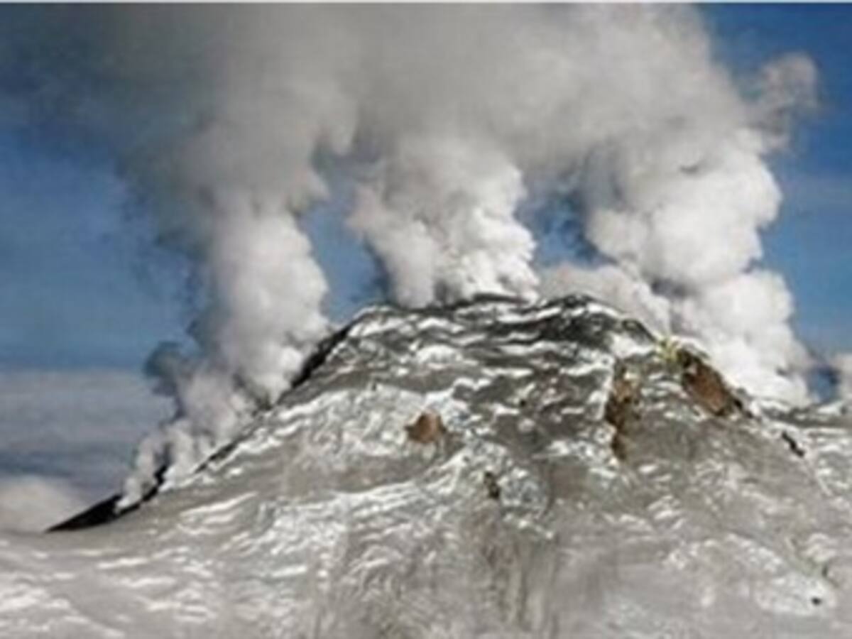 Alerta en cuatro municipios del Huila por emisión de cenizas del volcán