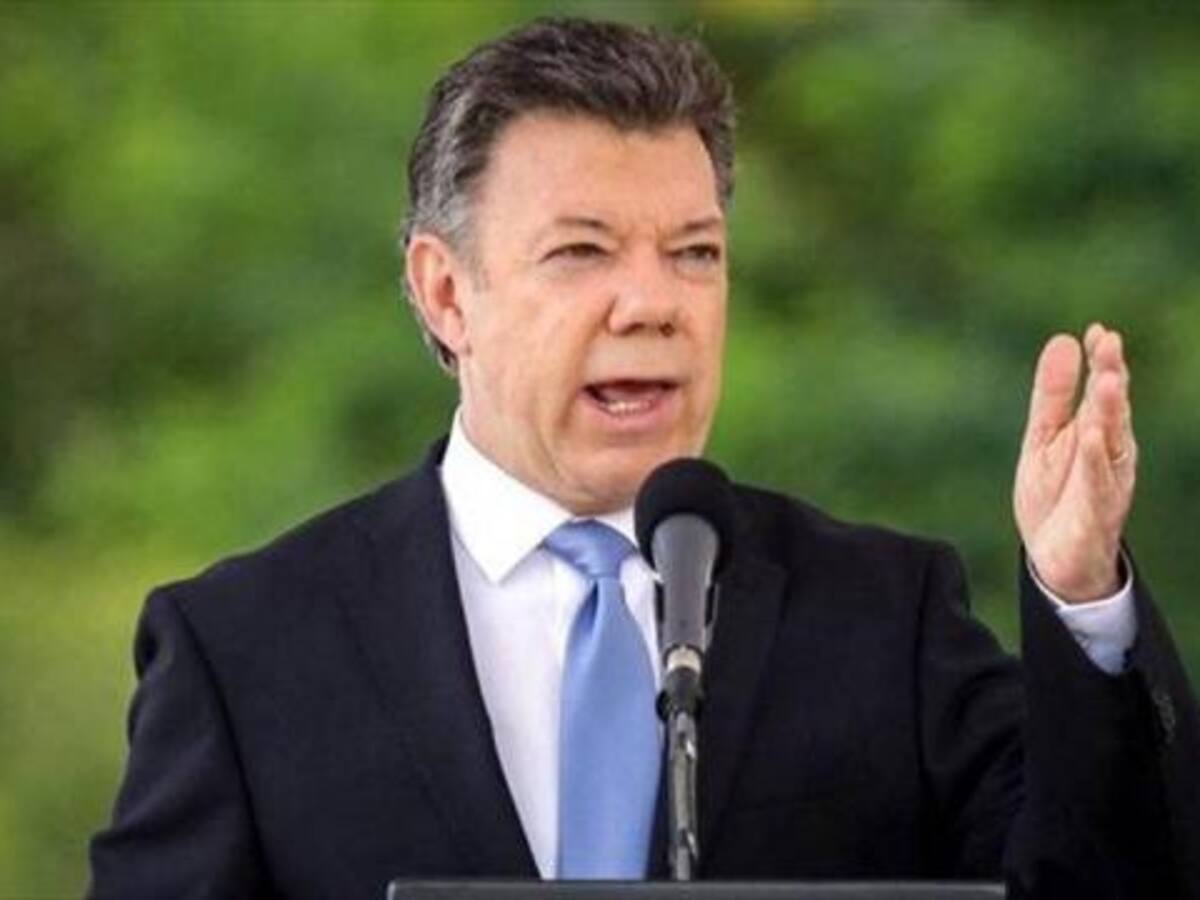 Santos presentará proyecto que ajusta control previo de la Contraloría