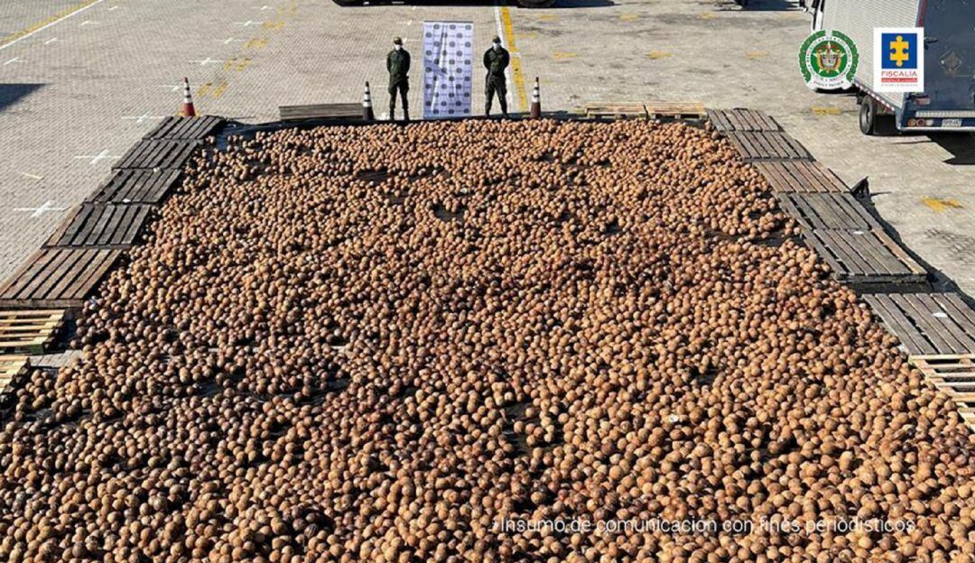 En la inspección a un contenedor se estableció que el agua del fruto tropical había sido cambiada por cocaína líquida que iba rumbo a Genova