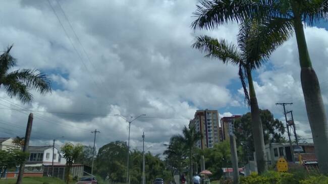 Vía hacia el barrio Villa Liliana de Armenia