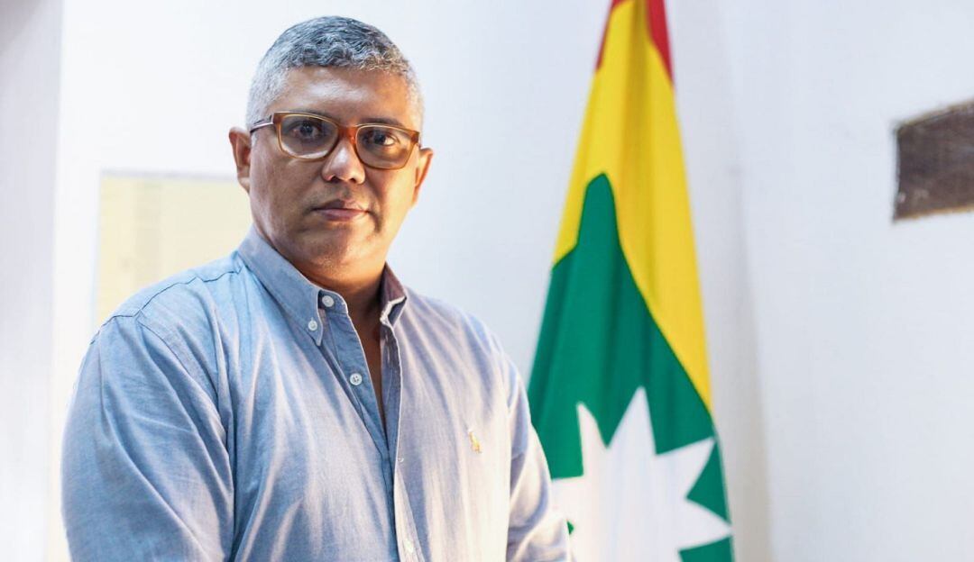 Se trata del arquitecto Luis Eduardo García quien ingresa al instituto en provisionalidad tras la suspensión de Alfonso Cabrera