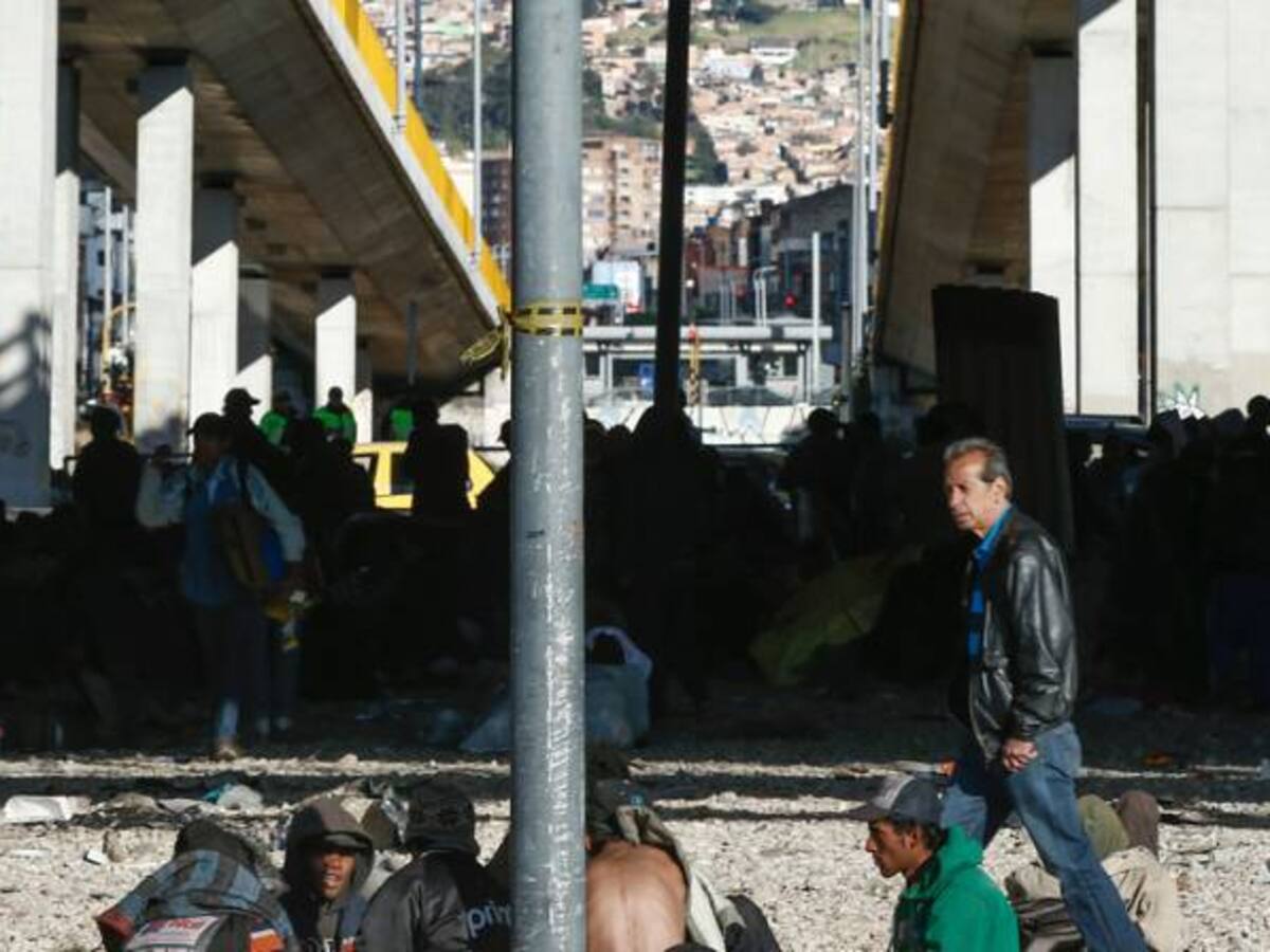 Bazuco que consumen habitantes de calle en caño viene de barrio San Bernardo