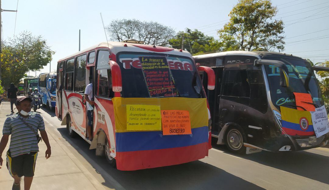 El gremio se declaró en paro indefinido ante la posición de la Alcaldía de sacar de circulación las rutas de Ternera y Olaya