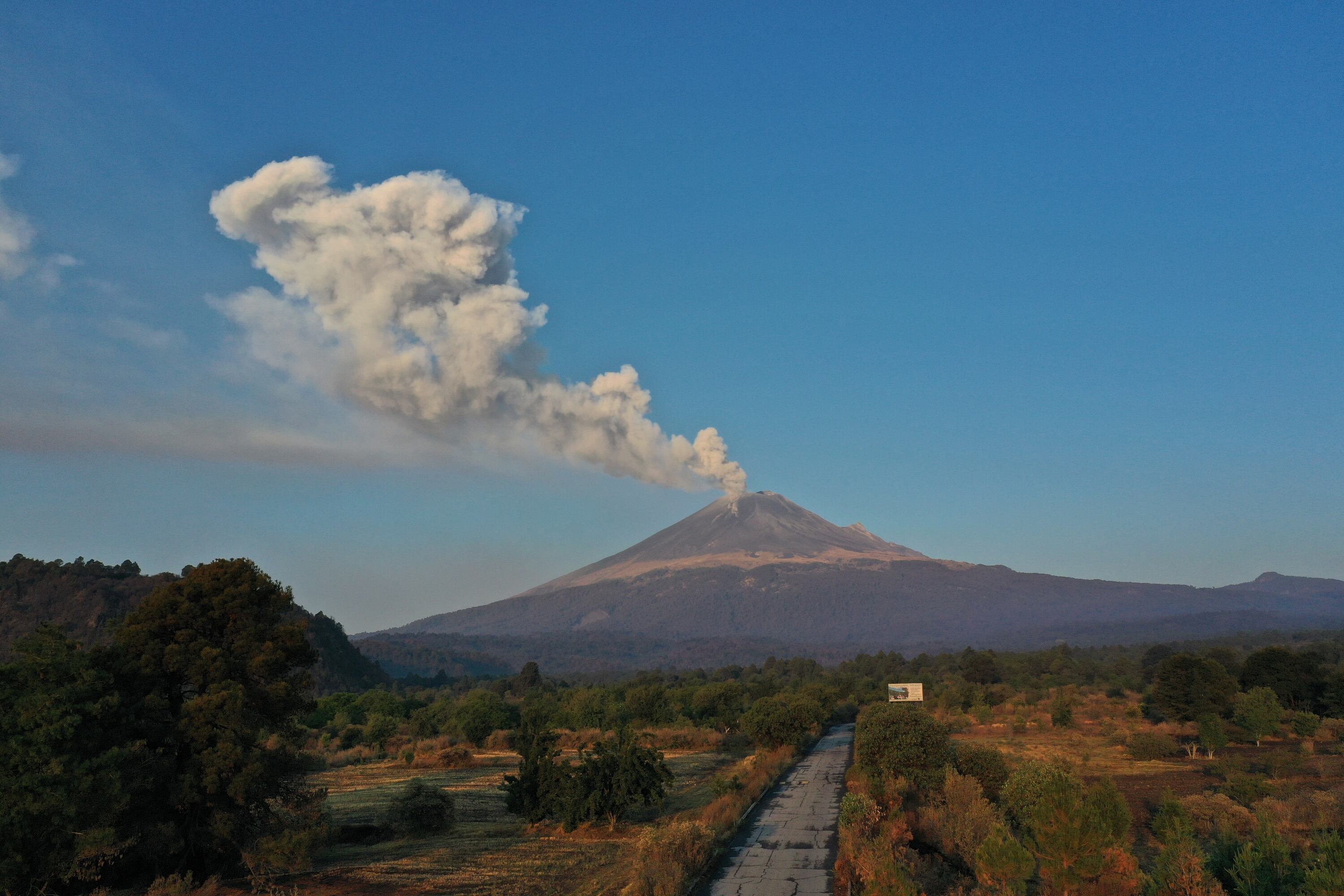 Actividad del volcán Popocatepetl en México. 
(FOTO: JOSE CASTANARES/AFP via Getty Images)