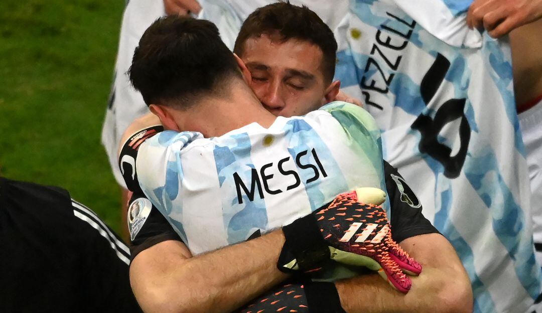 Emiliano Martínez y Lionel Messi