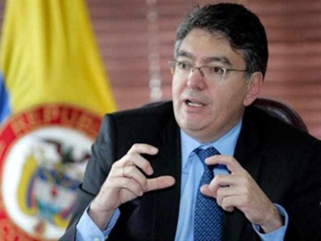 Colombia necesita una tasa de cambio 10% por encima del nivel actual: Minhacienda