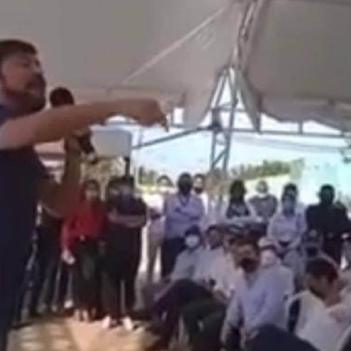 Polémica por respuesta de Jaime Pumarejo a líder en La Cangrejera