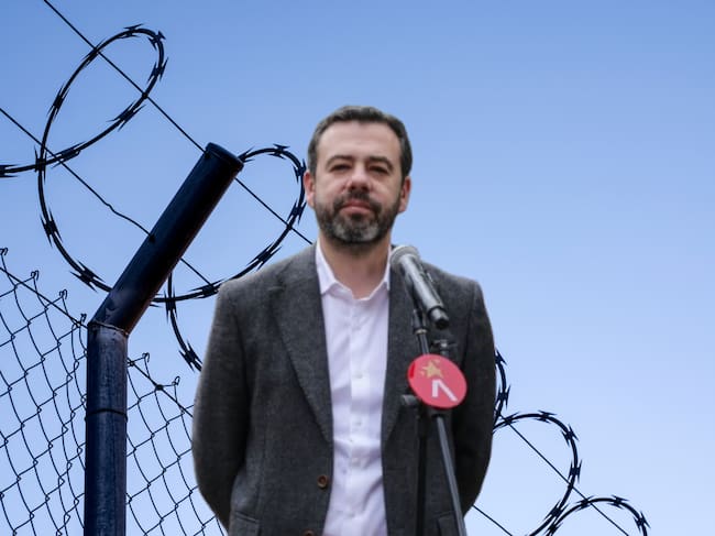 Imagen de referencia. Carlos Fernando Galan: Colprensa / Cárcel: Getty Images.