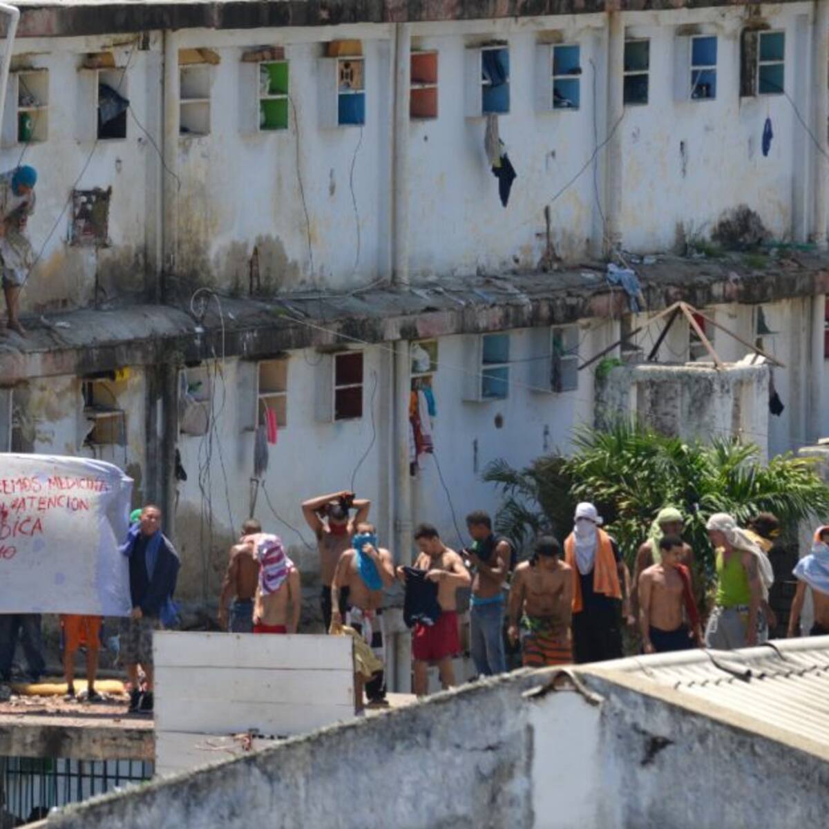 Ordenan 3 meses de arresto contra Director de la cárcel de Santa Marta