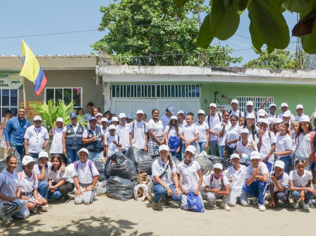 Acuacar impulsa jornadas ambientales en La Boquilla a través del club ‘Defensores del Agua’