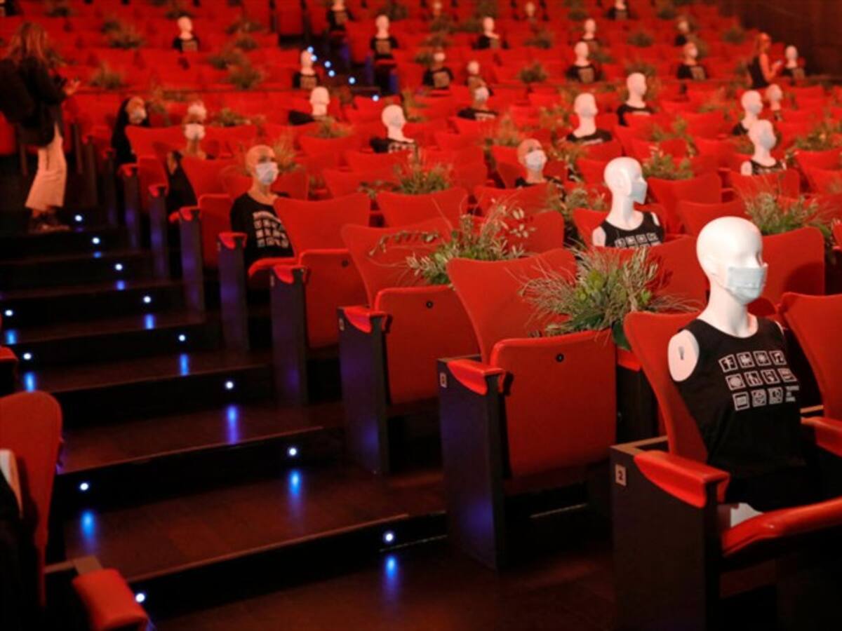 Maniquíes entre el público: la llamativa propuesta para volver a los teatros en España