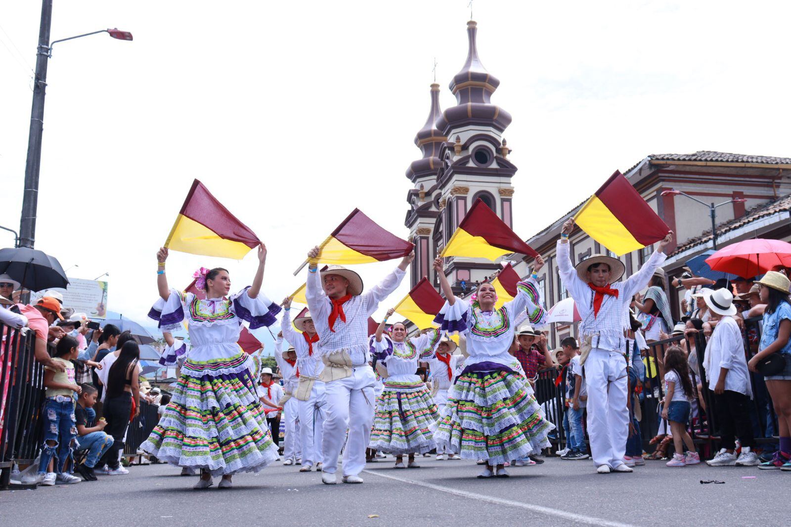 Desfile Festival Folclórico Colombiano de Ibagué