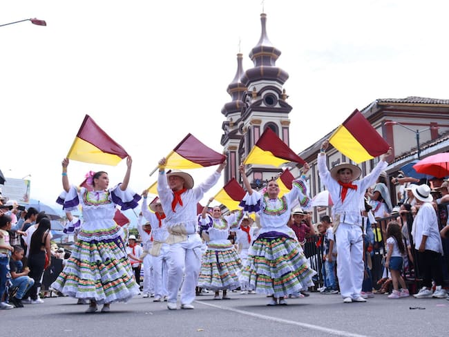 Desfile Festival Folclórico Colombiano de Ibagué
