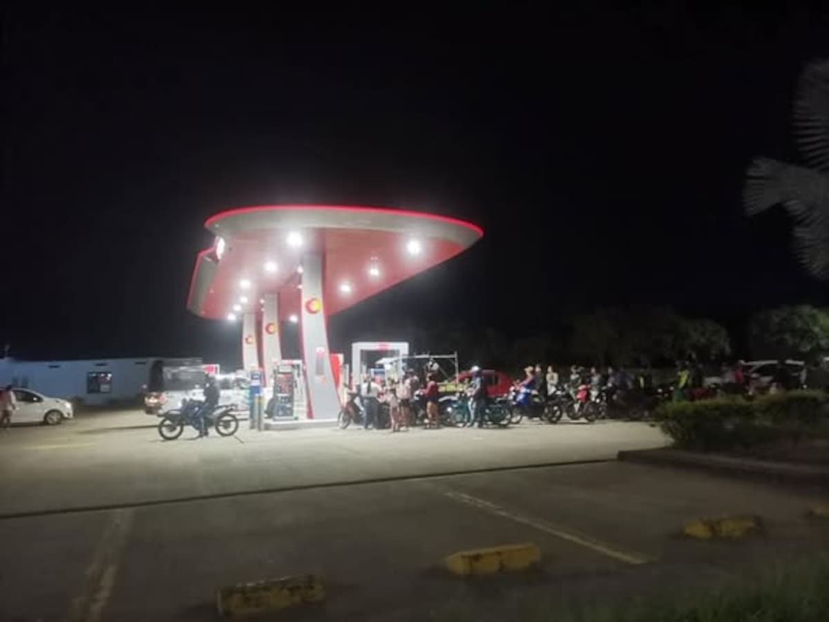 Estaciones de servicio del Huila mantienen abastecimiento y ajustan sus horarios de atención