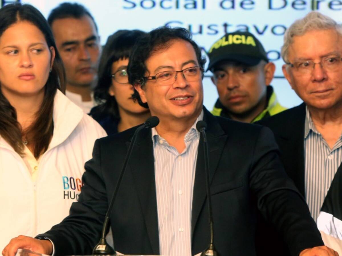 El contralor se ha dedicado a criticar con cifras falsas: Petro