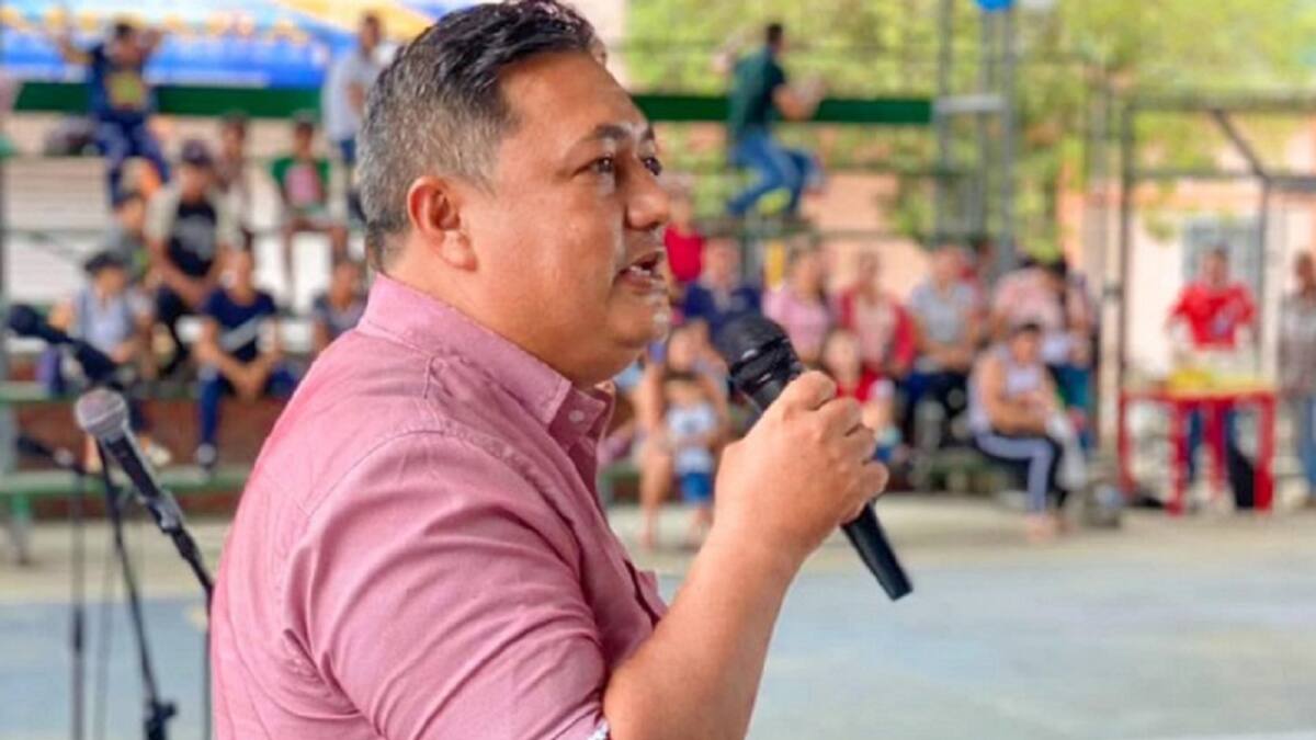 Hurtan camioneta del alcalde de Tibú y las armas a su esquema de seguridad