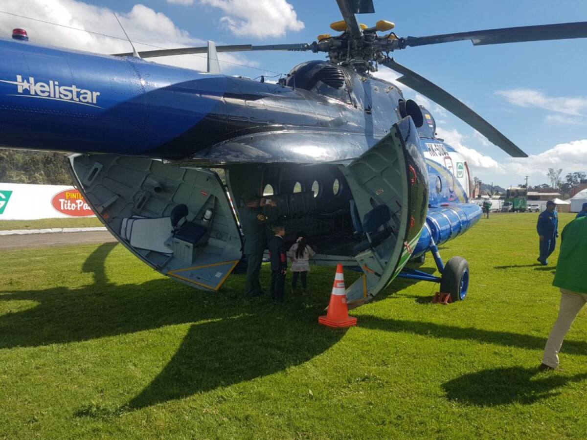 En medio de alabanzas y oraciones alrededor de 5.000 personas, adultos y niño, acompañan este evento religioso, el más importante del día en el marco de la visita del papa Francisco